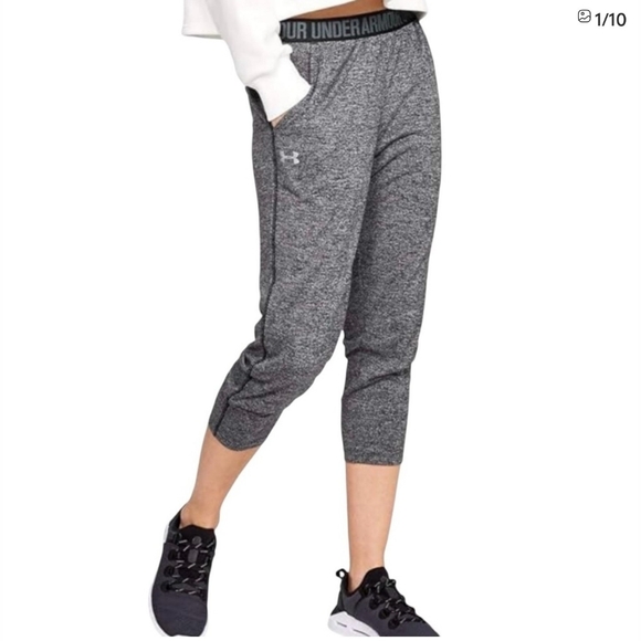 UNDER ARMOUR Pants - Under Armour Loose Heatgear Capri Pants ts Size M